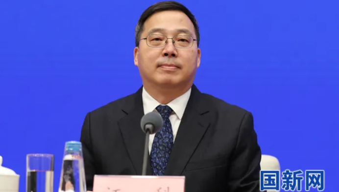 民法典明确多数业主同意即可，住建部：推动老旧小区加装电梯，探索“物业+养老”新模式(图1)