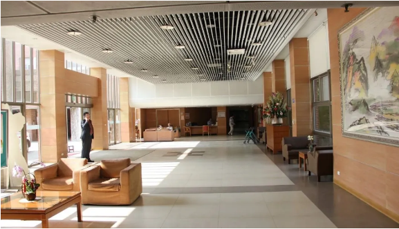 务必细品：送老人住养老院，家庭成员是这样做决定的(图1)