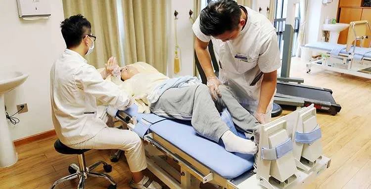 都叫“养老院”，差异却很大，人过六十不知道会吃亏(图1)