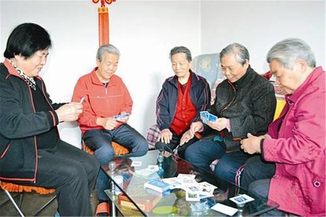 “新型养老”走红，不去养老院也不麻烦子女，网友：以后也这么过(图3)