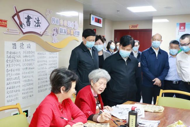 国家民政部李纪恒部长一行莅临福州市国德老年康养中心视察(图2) 国家民政部李纪恒部长一行莅临福州市国德老年康养中心视察(图2)