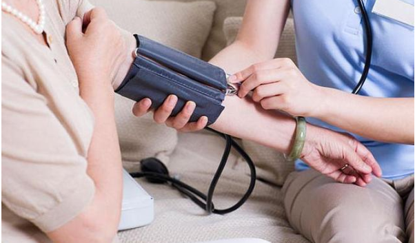 独居老人突发疾病惹担忧，捷径智慧养老系统提供解决方案(图1)