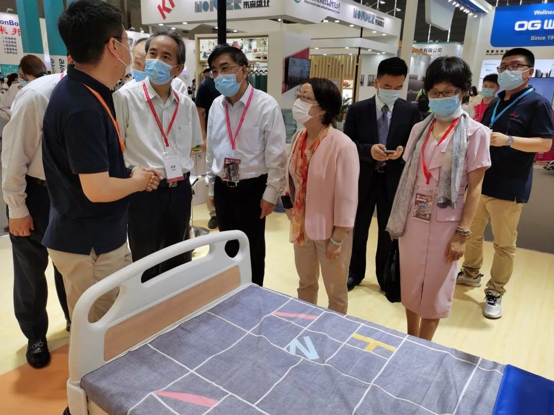 智慧养老，“智”在何处？上海市政协人资环建委开展专题考察(图2)