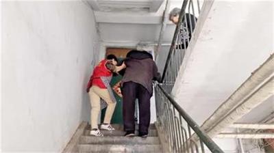 智慧养老飞入寻常百姓家！青岛市北有137处居家养老服务站(图2)